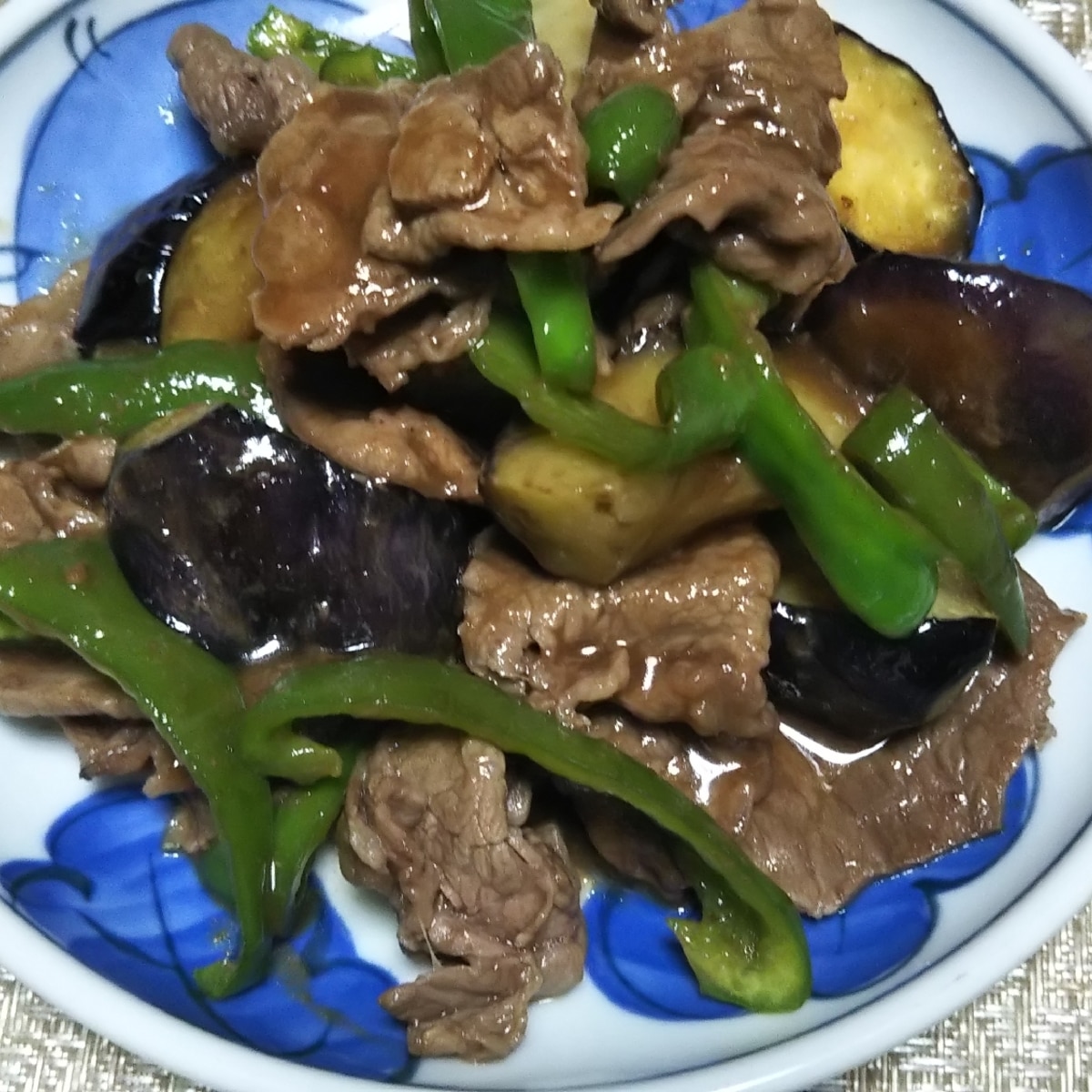 牛肉とナスとピーマンの焼肉のたれ炒め レシピ 作り方 By ミニー7015 楽天レシピ